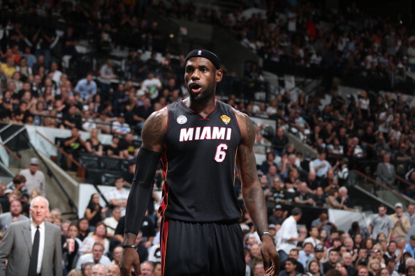 攻陷王子公园，拜仁是首支欧冠客战巴黎取得三连胜的球队（拜仁欧冠客场对巴黎豪取三连胜，成史上首支在王子公园达成三连胜的球队）