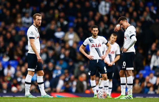 早日归来！33岁巴西球星内马尔晒病床照确认接受手术（33岁内马尔晒病床照证实已手术，盼早日回归）