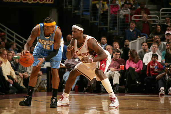 拜仁莱万多夫斯基连续两场梅开二度（拜仁锋霸莱万连场梅开二度）