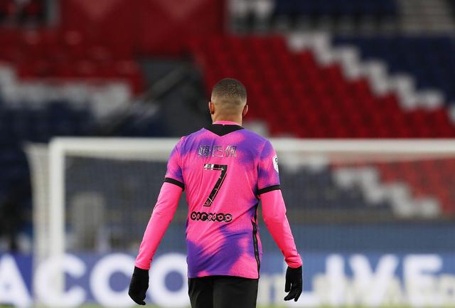 今日湖人客战爵士，焦点聚集克莱伯复出（湖人今日客场挑战爵士，克莱伯回归成最大看点）