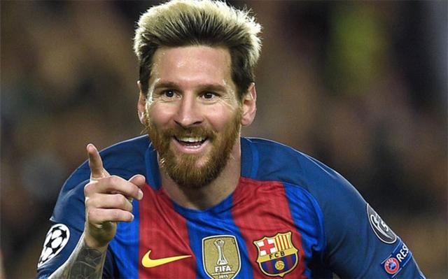 “封神”助力续航绿茵梦想，新鹏城与台铃举行车辆交付仪式（封神加持续航绿茵征程，台铃携手新鹏城完成车辆交付）