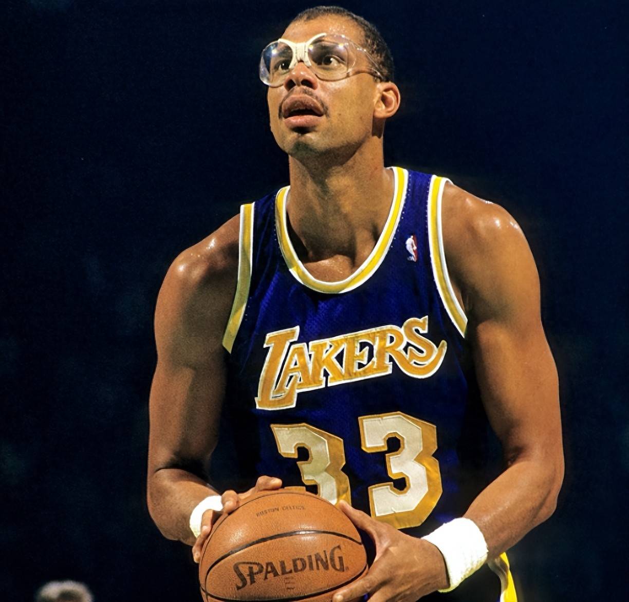 泰伦·卢：东契奇离场后，我们有些放松警惕&没打出正确风格（泰伦·卢：东契奇退场后我们松懈了，没能坚持正确打法）