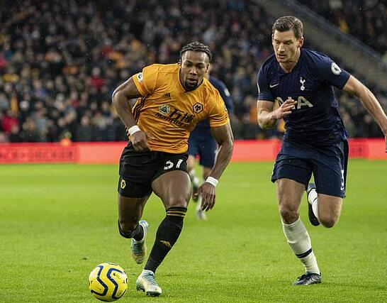 足球国足训练强度升级，体能教练参与指挥（国足加码训练强度，体能教练亲自指挥）