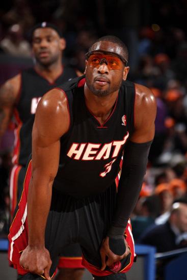 遗憾空砍！伦纳德20中10砍下30分，背靠背2场均贡献30+（空砍憾负！伦纳德20投10中砍下30分，背靠背两战场均30+）