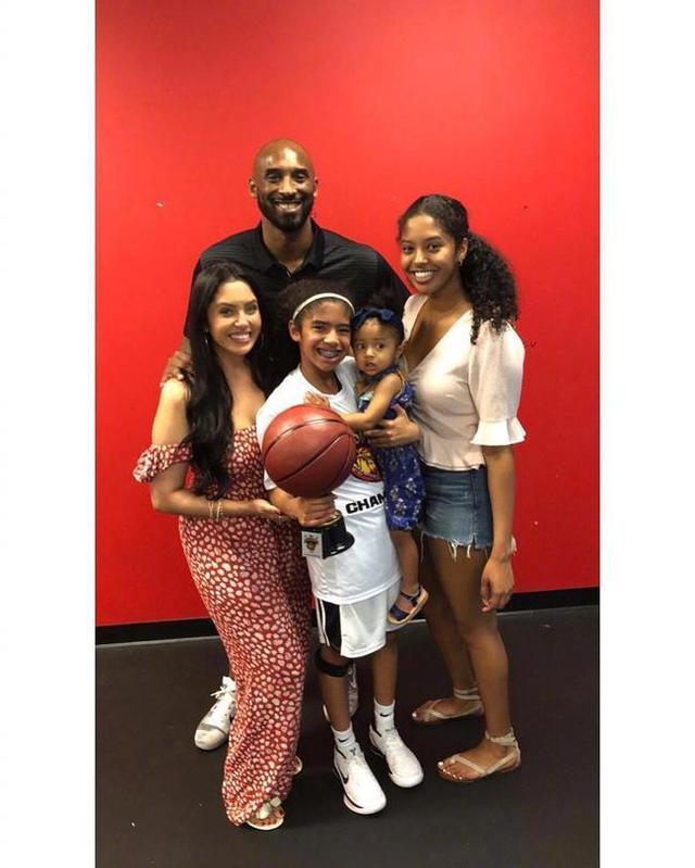 热刺1-1纽卡斯尔联，队长孙兴慜谢幕战，女团助兴【老佳】（热刺1-1战平纽卡，孙兴慜队长谢幕之夜，女团现场助阵【老佳】）