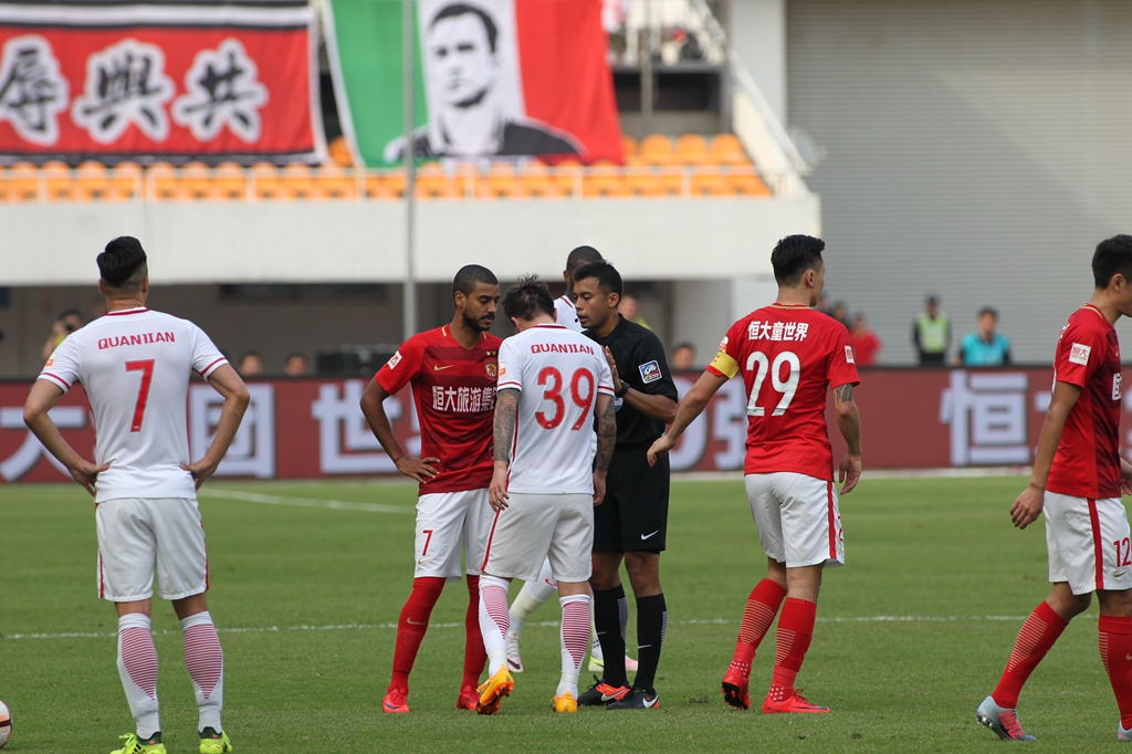 英媒：美职联圣地亚哥和萨拉赫有过接触，但还没正式报价（英媒：美职联圣地亚哥曾接触萨拉赫，尚未提出正式报价）