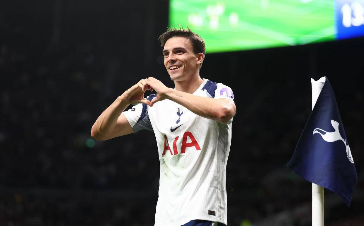 琼斯：我们一直都支持斯洛特，萨拉赫的情况轮不到我点评（琼斯：我们始终力挺斯洛特，萨拉赫的事我不予置评）