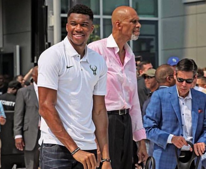 西媒：尤文、法兰克福以及斯图加特询价皇社中场苏契奇（西班牙媒体：尤文图斯、法兰克福与斯图加特已向皇社中场苏契奇打听转会身价）