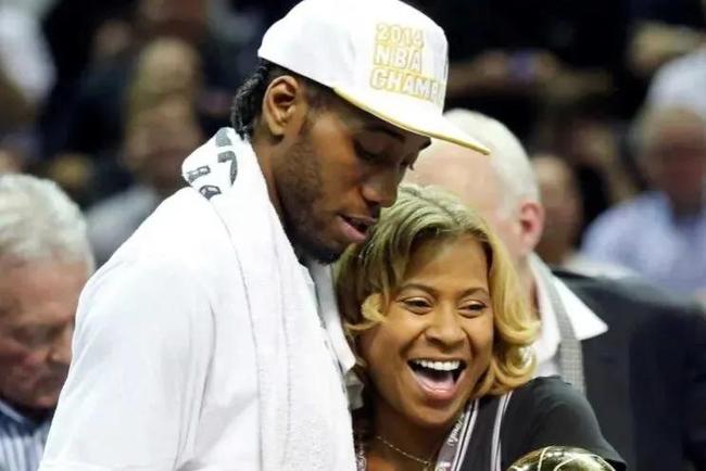 队报：卡马文加与孔德均缺席了法国队周二晚间的全队合练（队报：卡马文加与孔德双双缺席法国队周二晚间合练）