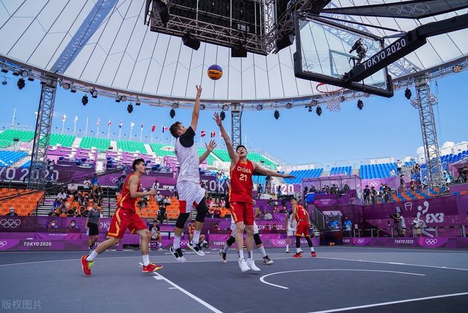 阿夫迪亚空砍37分，马刺115-102击败开拓者，福克斯37分率队稳居西部第五（阿夫迪亚37分难救主，马刺115-102擒开拓者，福克斯轰37分助队稳固西部第五）